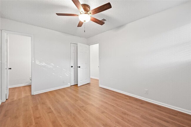 Building Photo - 2208 Deadwood Dr