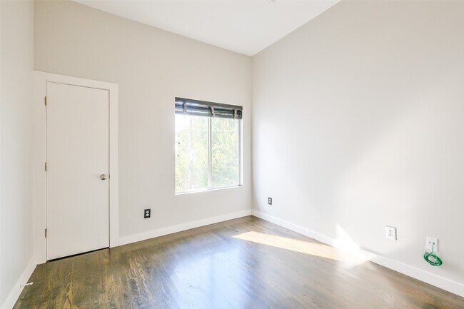 Building Photo - 5710 Winsome Ln