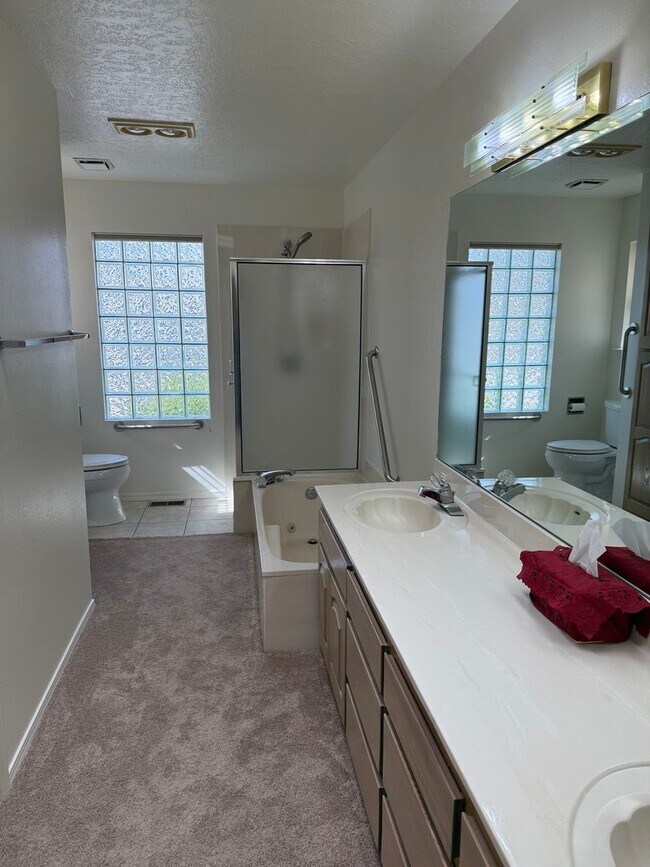 Building Photo - Desirable 3 Bed 2 Bath 2 Car Garage