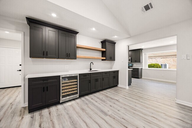 Building Photo - 6527 Rippling Hollow Dr