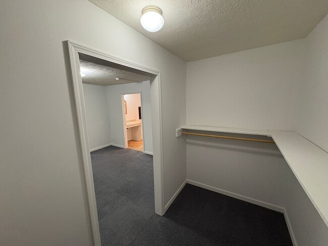 Building Photo - Lovely & Spacious 4-Bed, 2-Bath Single-Family Home Near Everything You Need