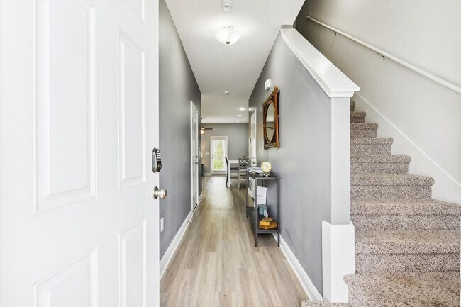 Building Photo - 7664 Shadow Lake Dr