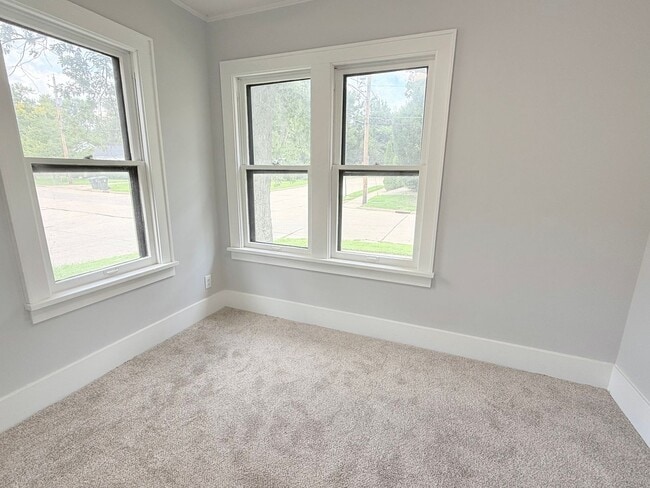 Building Photo - Newly remodeled 3 bed 1 bath in Normal!