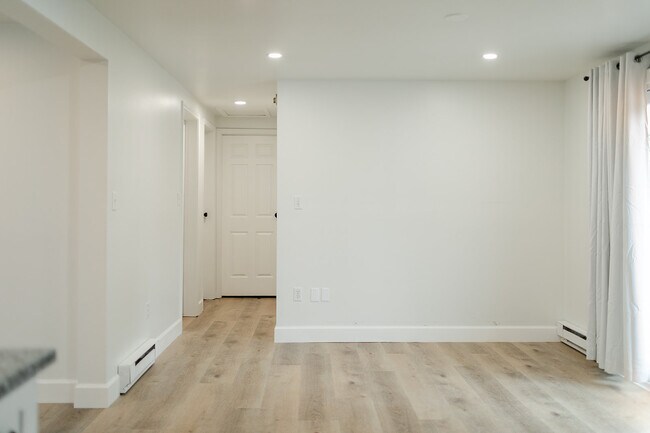 Building Photo - 1745 State St