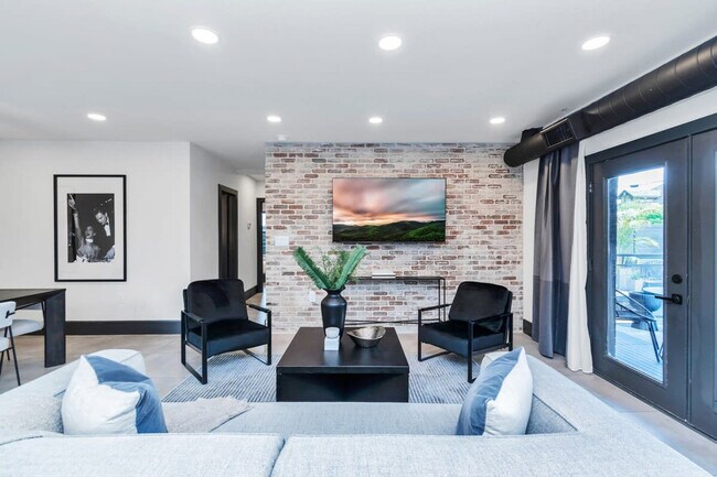 Primary Photo - 2683 Blodgett St