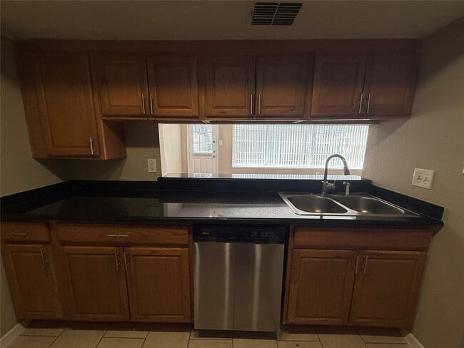 Building Photo - 12875 High Star Dr