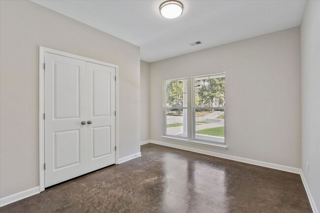 Building Photo - Charming 3BR Duplex in Memphis