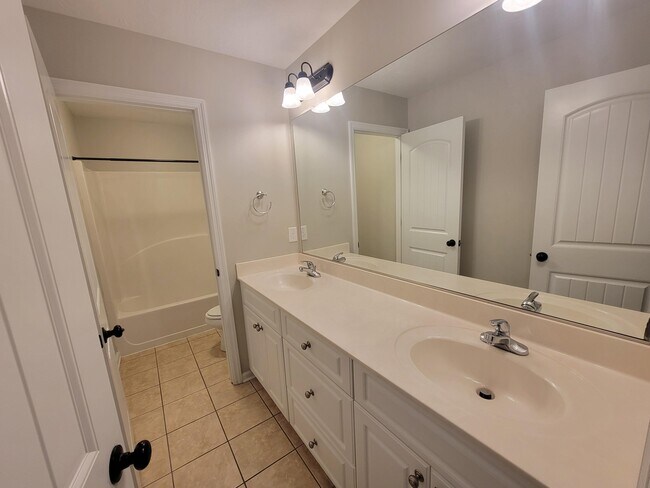 Building Photo - 627 Burgamy Pass