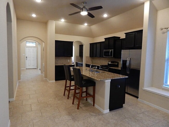Building Photo - 2459 Garden Falls Dr