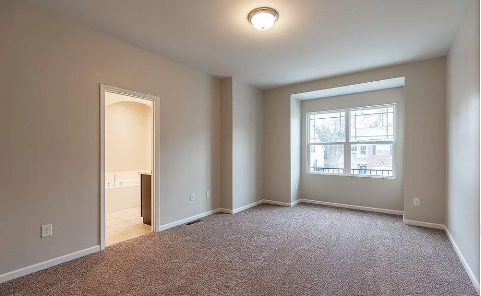 Master Room - 1000 Historic Cir