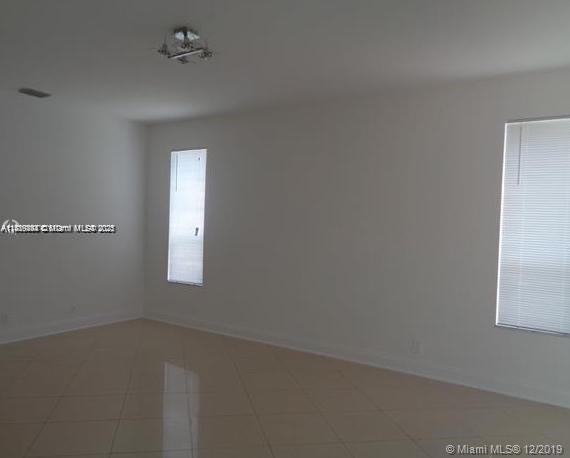 Building Photo - 3013 Woodlands Dr