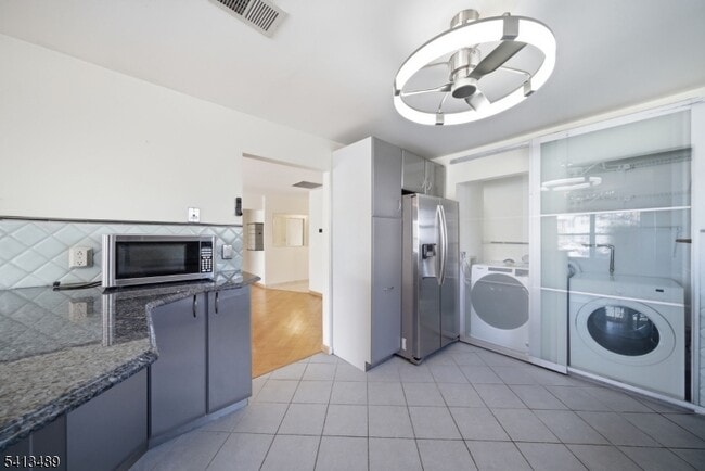 Building Photo - 8 Jennifer Dr