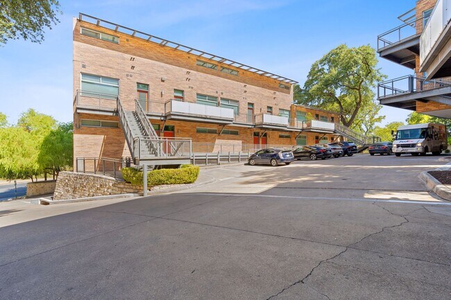 Building Photo - Luxury on Lamar