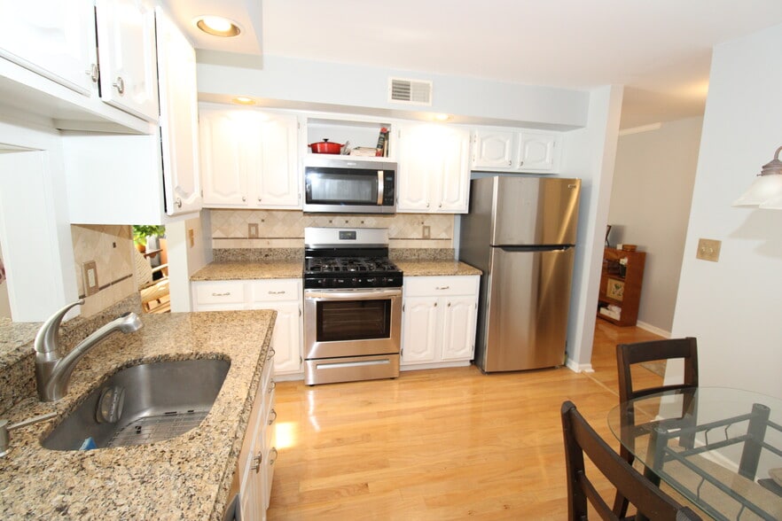 Building Photo - 11G Heritage Dr