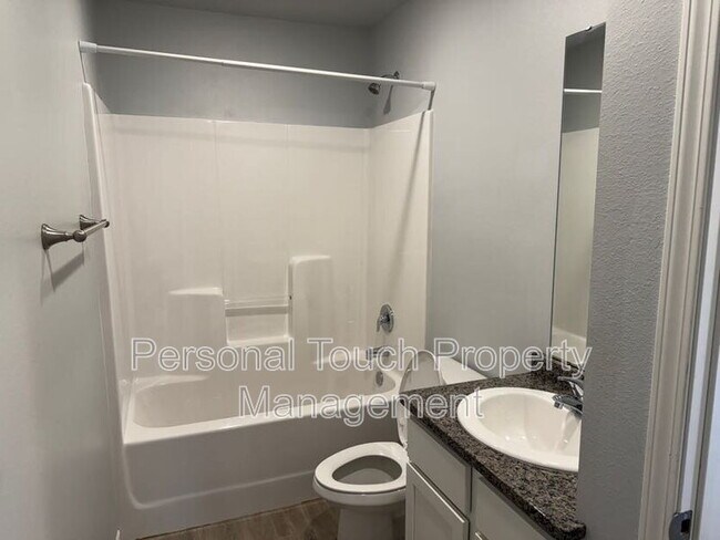 Building Photo - 808 7th Ave S