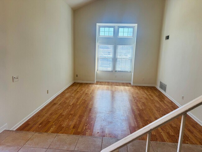 Building Photo - 4 Bedroom Cul-de-Sac Home in Mission Oaks