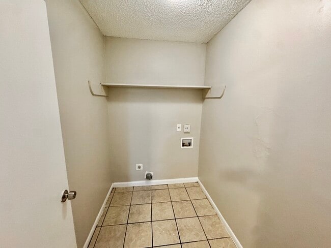 Building Photo - 5151 Corkwood Dr