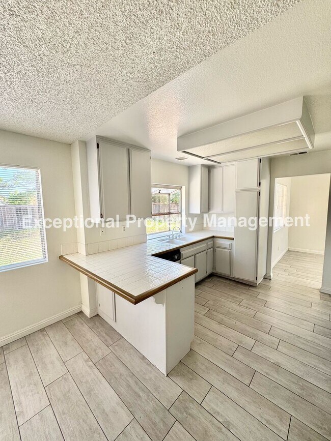 Building Photo - Ready to move in 3 bed 3 bath home!