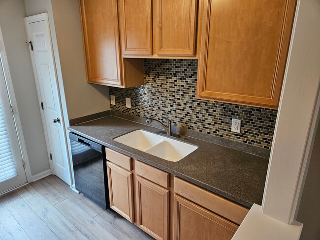 Building Photo - Fantastic Brier Creek 2br / 2.5ba Townhome! Avail Now!