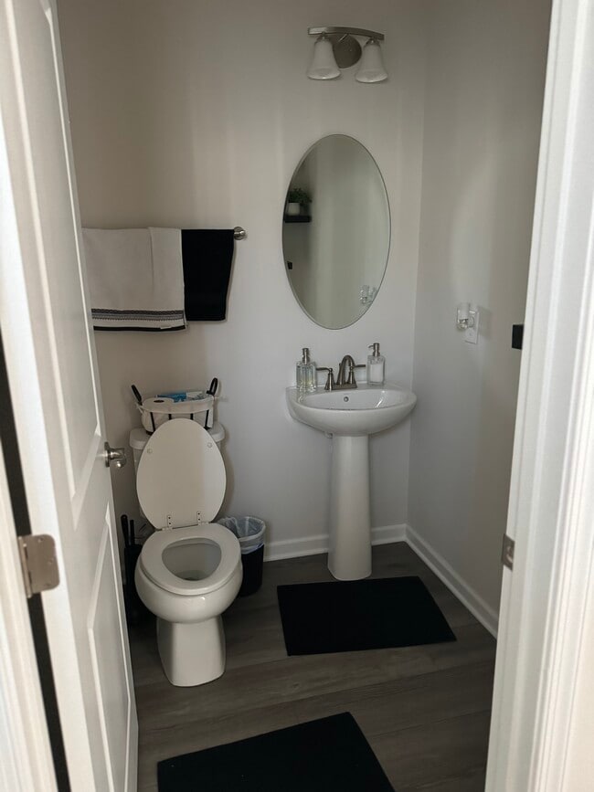 Building Photo - 6837 Frey Ln