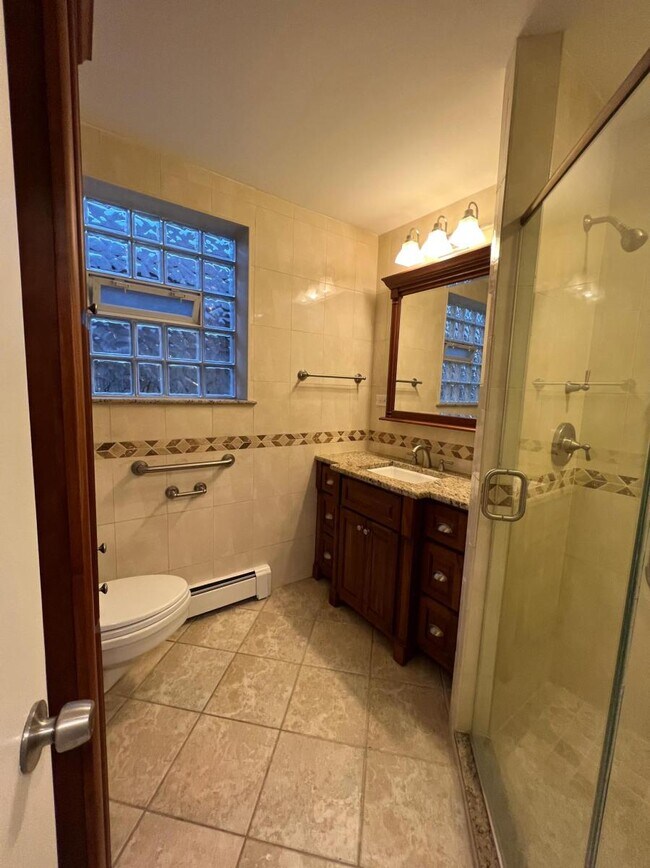 Building Photo - 9533 Schiller Blvd