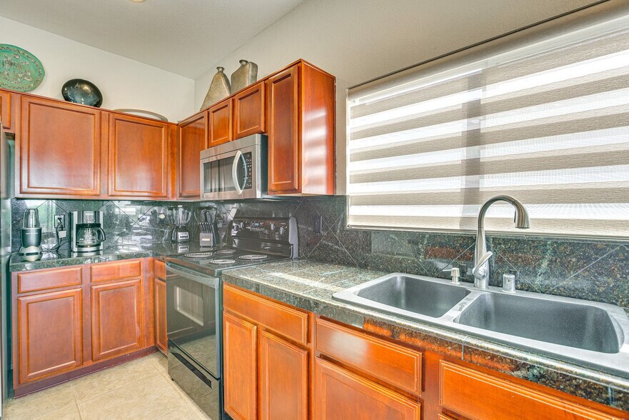 Building Photo - 9443 E Whitewing Dr