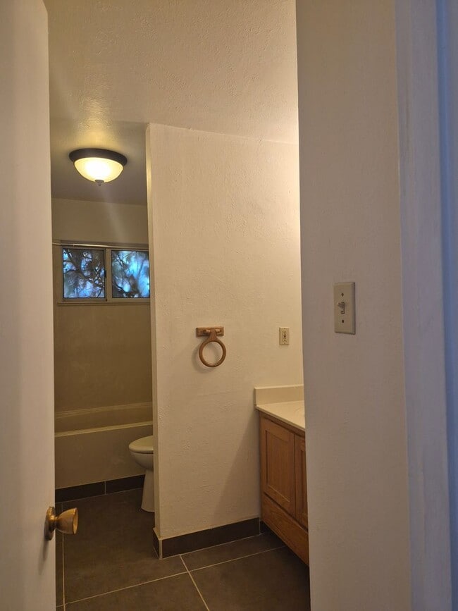 Building Photo - FOUR BEDROOM-SINGLE STORY
