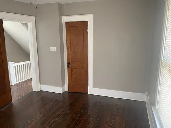 Building Photo - Big 2BR with appliances, nicely updated! Great for students or professor.