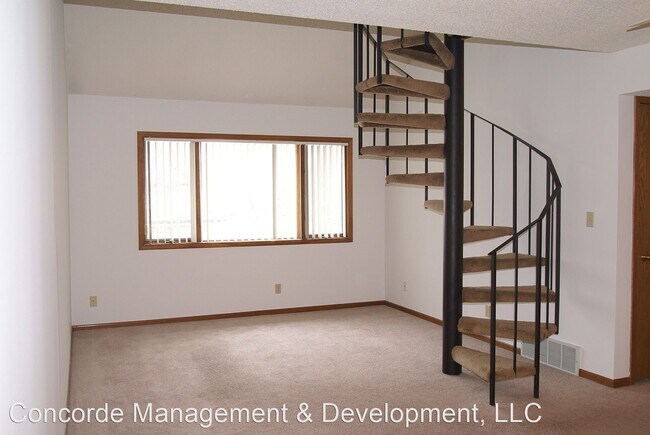 Building Photo - 945 D St