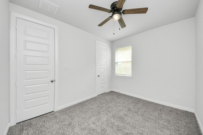 Building Photo - 8815 Arch Rock Dr