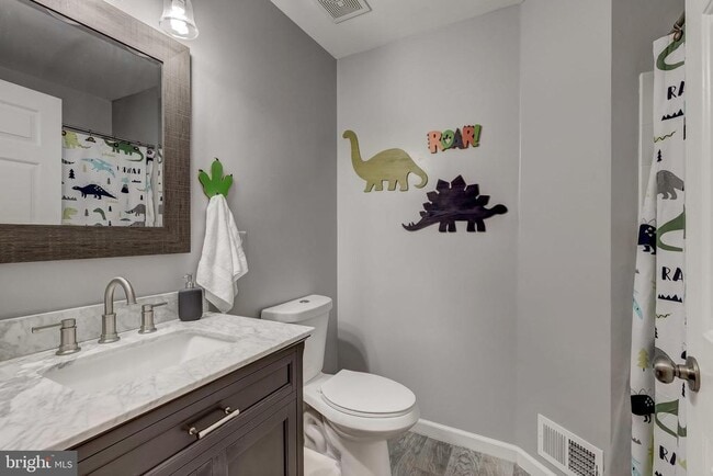 Building Photo - 583 Henderson Rd