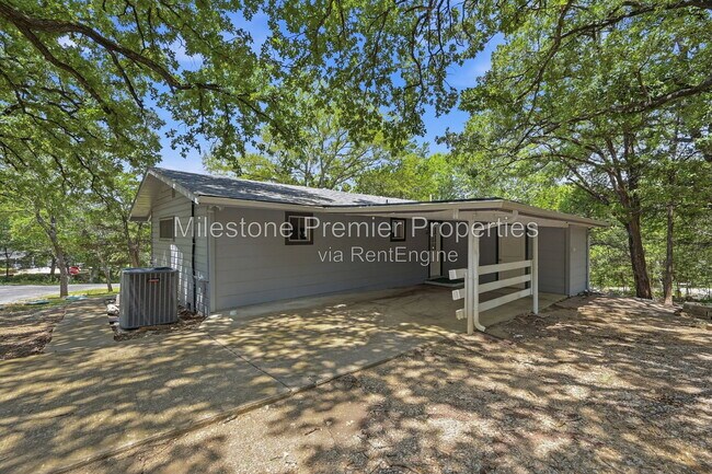 Building Photo - 101 Lakewood Ln