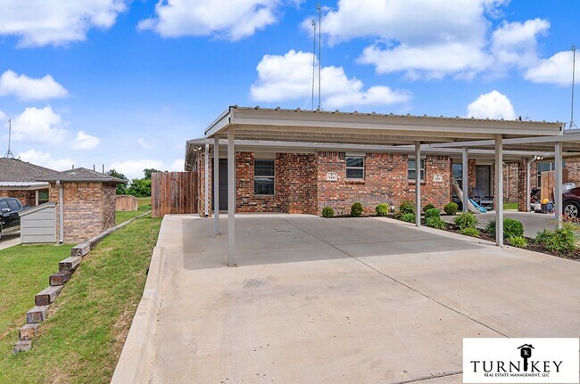 Building Photo - 158-160 Crossbow Ct