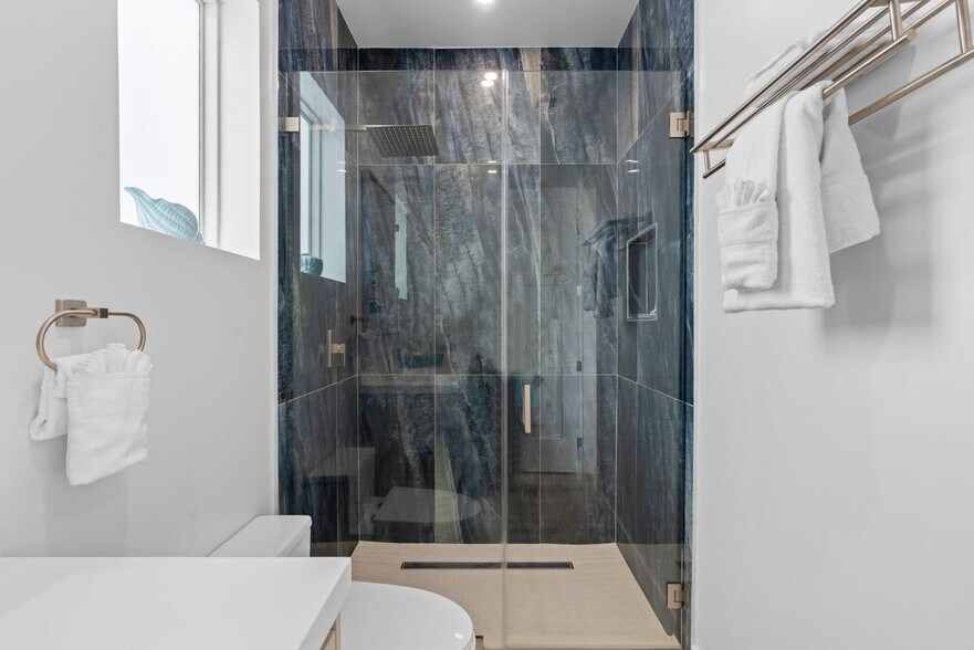 Building Photo - 83 Pescayo Ave