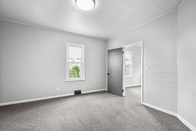 Building Photo - MOVE IN SPECIAL! SCORE HALF OFF 1ST MONTH'...