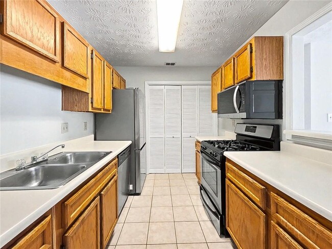 Building Photo - 1702 Country Park Dr