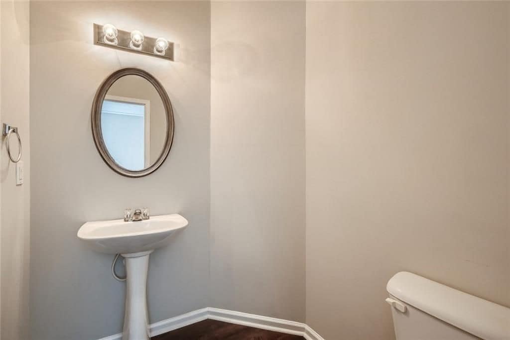 Building Photo - 707 Breeze Ln