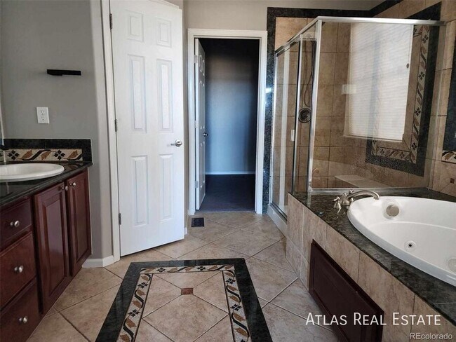 Building Photo - 6242 S Oak Hill Ct