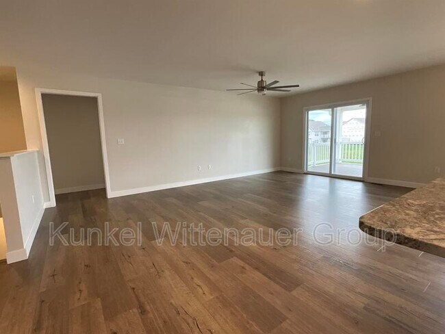 Building Photo - 808 Applewood Creek Dr