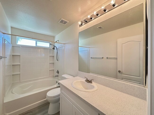 Building Photo - Centennial Heights