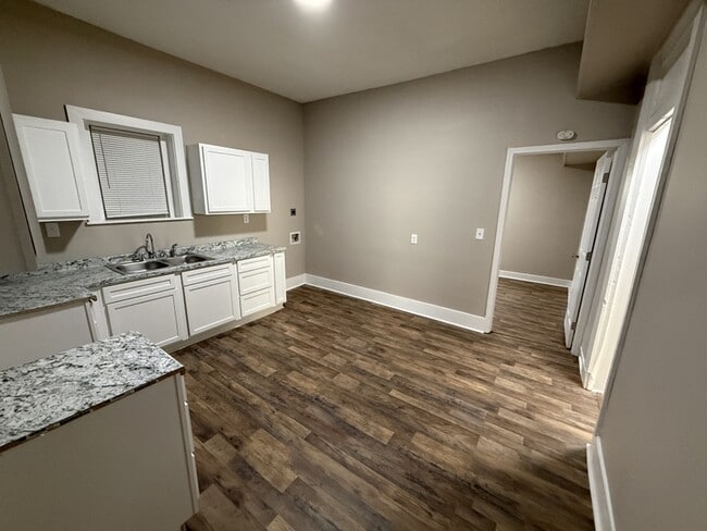 Building Photo - 741 E Trigg Ave