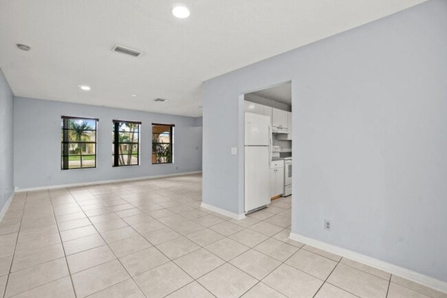 Building Photo - 4128 Chestnut Ave