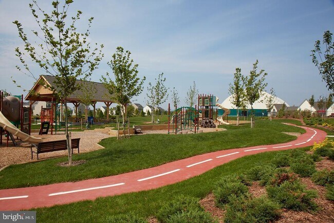 Building Photo - 526 Parkland Dr