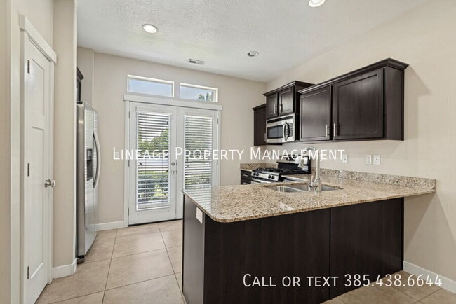 Building Photo - 11234 Summer Heights Dr