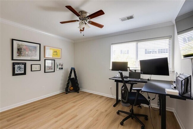 Building Photo - 7090 Stonington Dr NE