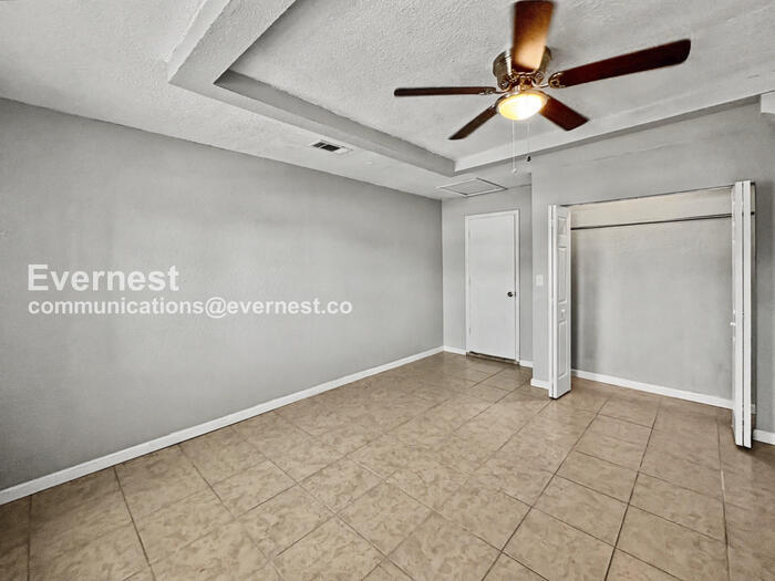 Building Photo - 1649 Valeview Ct