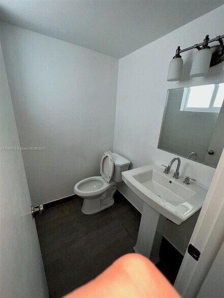 Building Photo - 240 Galen Dr