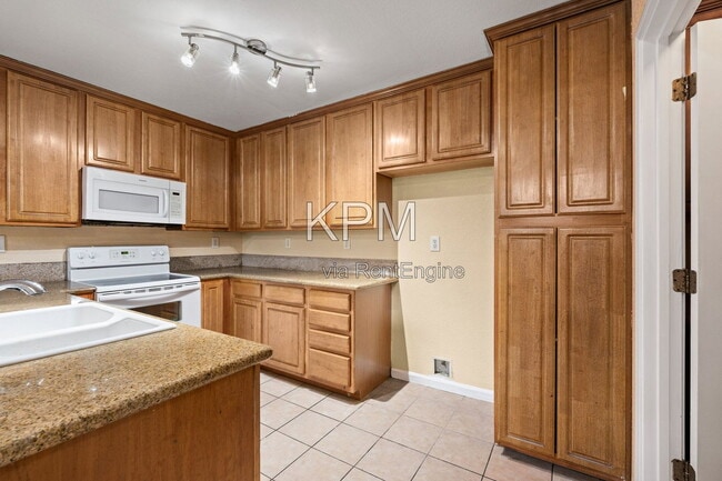 Building Photo - 1544 Emily Ct