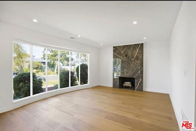 Building Photo - 7406 W 82nd St