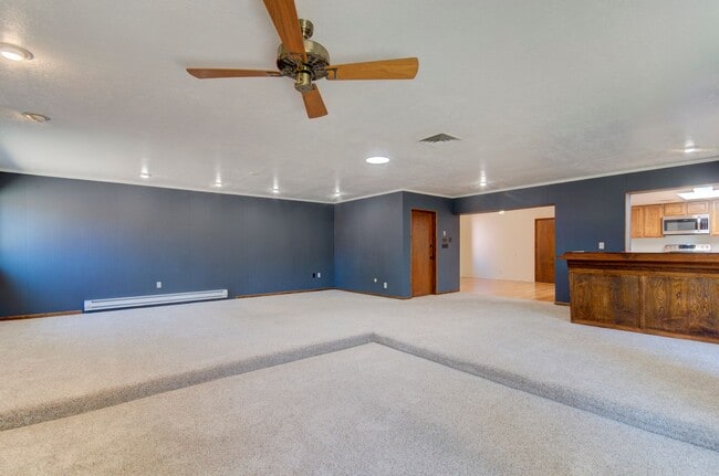 Building Photo - Amazing 3 Bedroom in the Academy Neighborhood